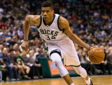 ΝΒΑ: Η φανέλα του Αντετοκούνμπο «πουλάει» σαν τρελή